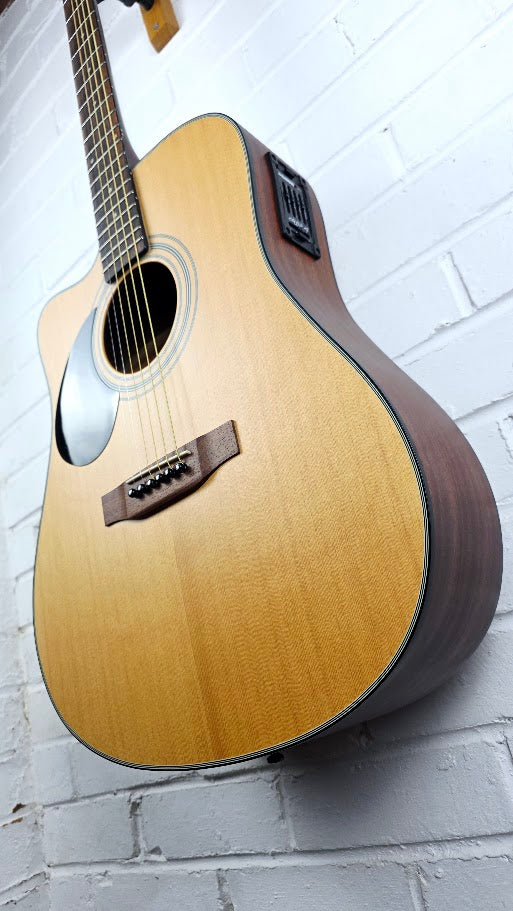 FRESHMAN FA200CELH LEFT HANDED ELECTRO ACOUSTIC GUITAR