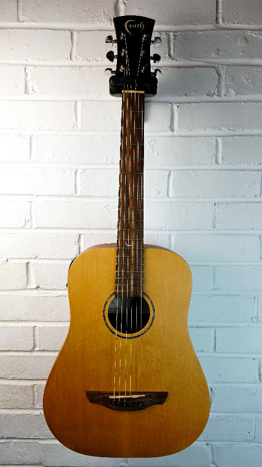 FAITH FDS MINI SATURN NOMAD ELECTRO ACOUSTIC TRAVEL GUITAR AND CASE