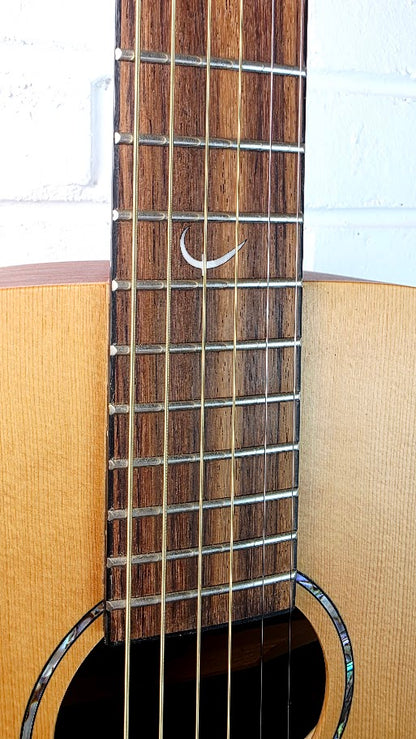 FAITH FDS MINI SATURN NOMAD ELECTRO ACOUSTIC TRAVEL GUITAR AND CASE