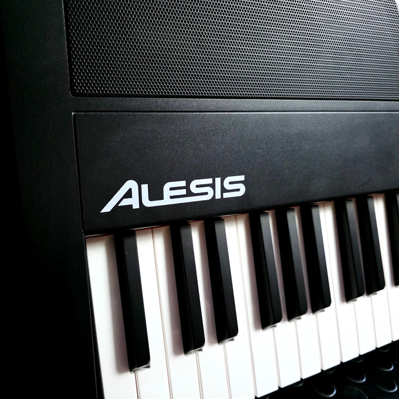 ALESIS RECITAL PRO 88 KEY TOUCH SENSITIVE KEYBOARD