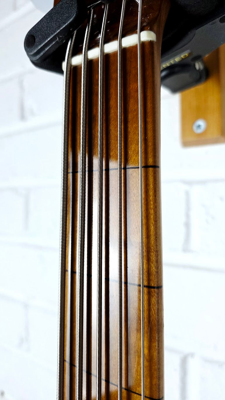 SIRE MARCUS MILLER P5 FRETLESS 5 STRING BASS TOBACCO SUNBURST