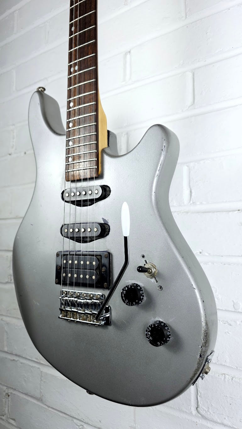 WASHBURN PRO MAVERICK SERIES SILVER ELECTRIC GUITAR