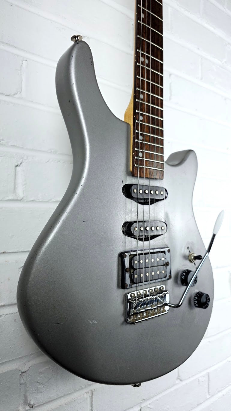 WASHBURN PRO MAVERICK SERIES SILVER ELECTRIC GUITAR