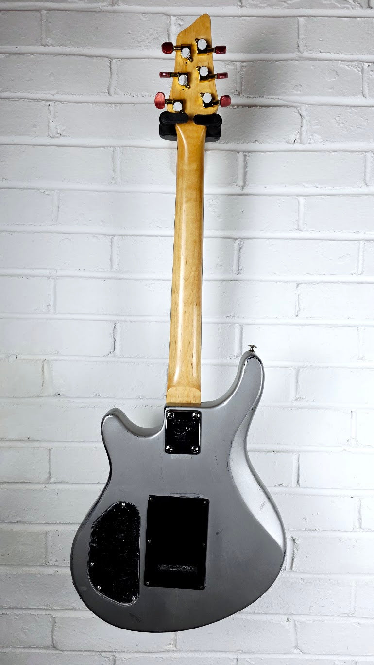 WASHBURN PRO MAVERICK SERIES SILVER ELECTRIC GUITAR