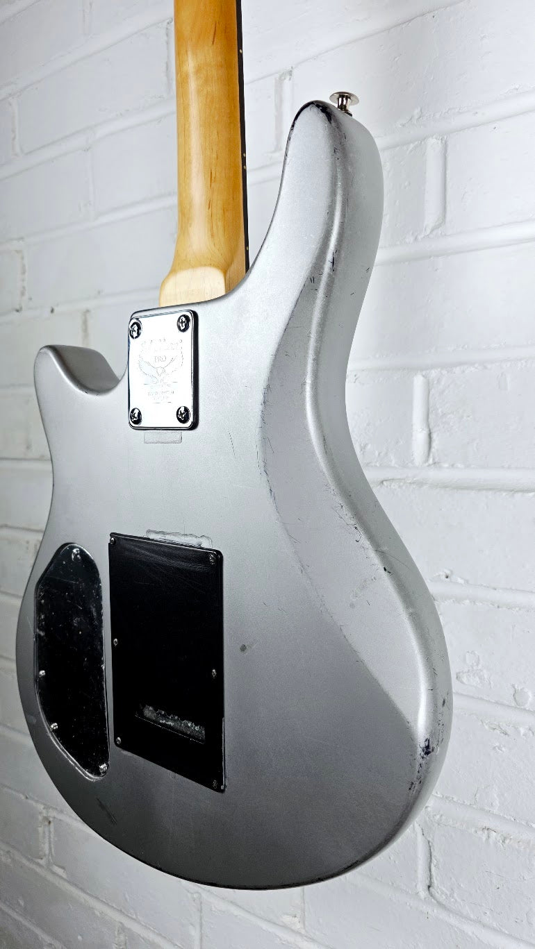 WASHBURN PRO MAVERICK SERIES SILVER ELECTRIC GUITAR