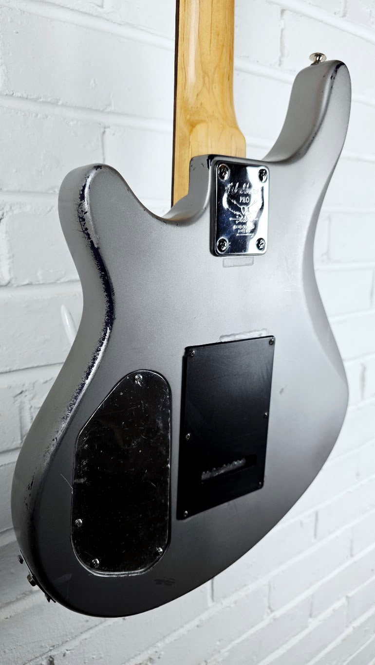 WASHBURN PRO MAVERICK SERIES SILVER ELECTRIC GUITAR