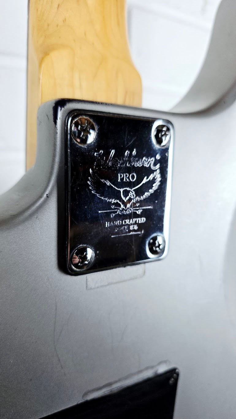 WASHBURN PRO MAVERICK SERIES SILVER ELECTRIC GUITAR