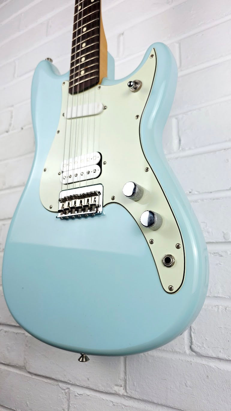 FENDER DUO SONIC HS PF ELECTRIC GUITAR DAPHNE BLUE MIM