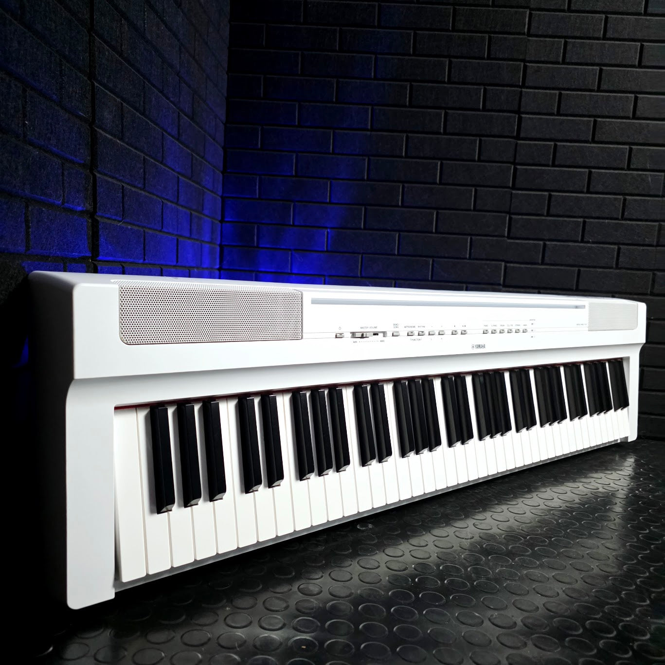 YAMAHA P121 DIGITAL PIANO WHITE 73 HAMMER KEY