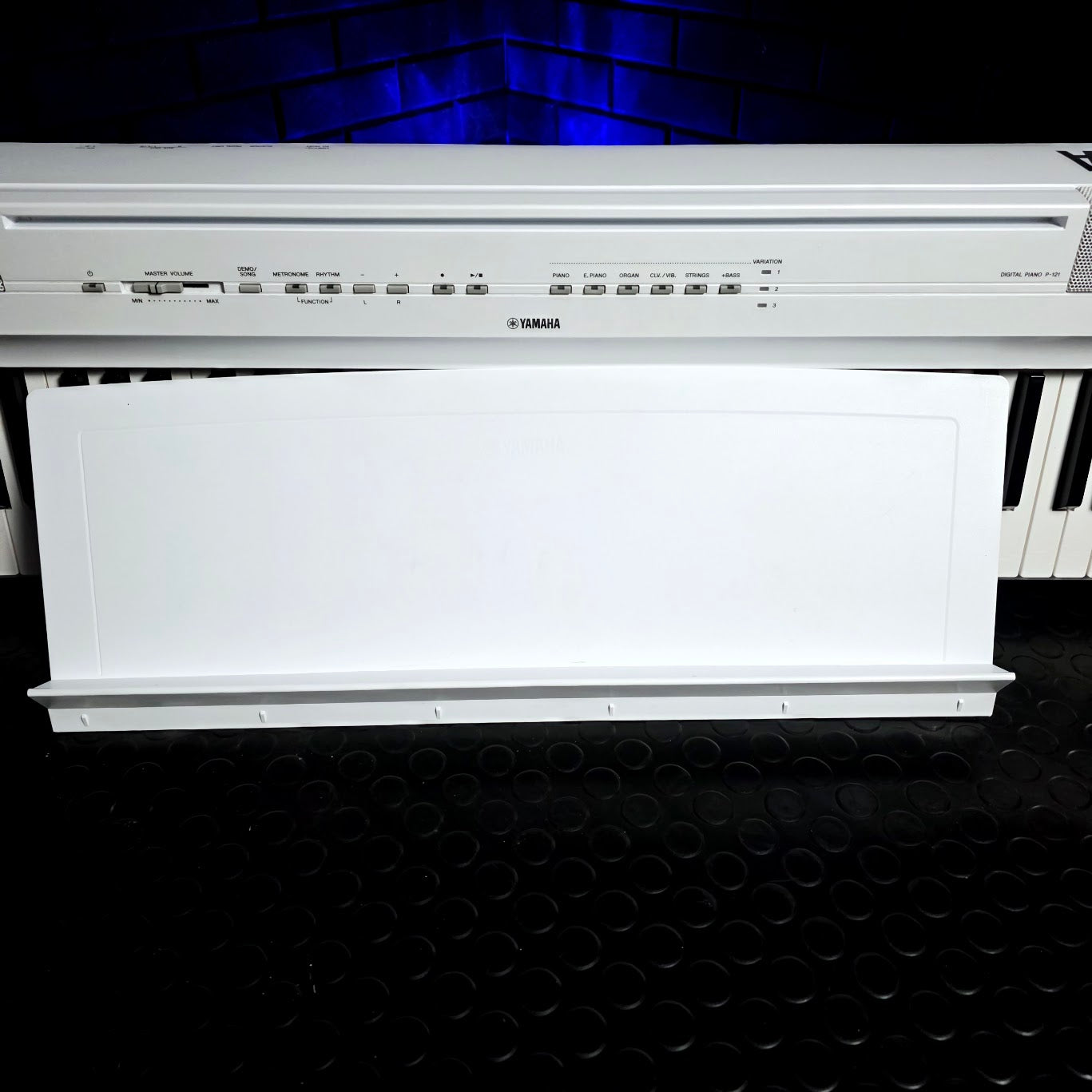 YAMAHA P121 DIGITAL PIANO WHITE 73 HAMMER KEY