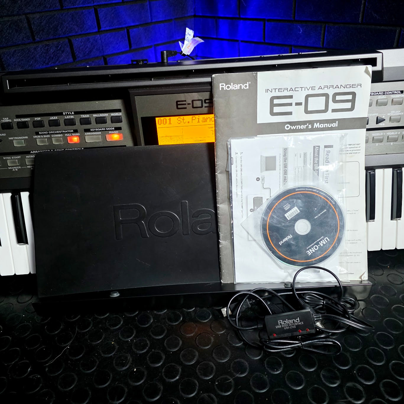 ROLAND E-09 KEYBOARD 61 KEY INTERACTIVE ARRANGER