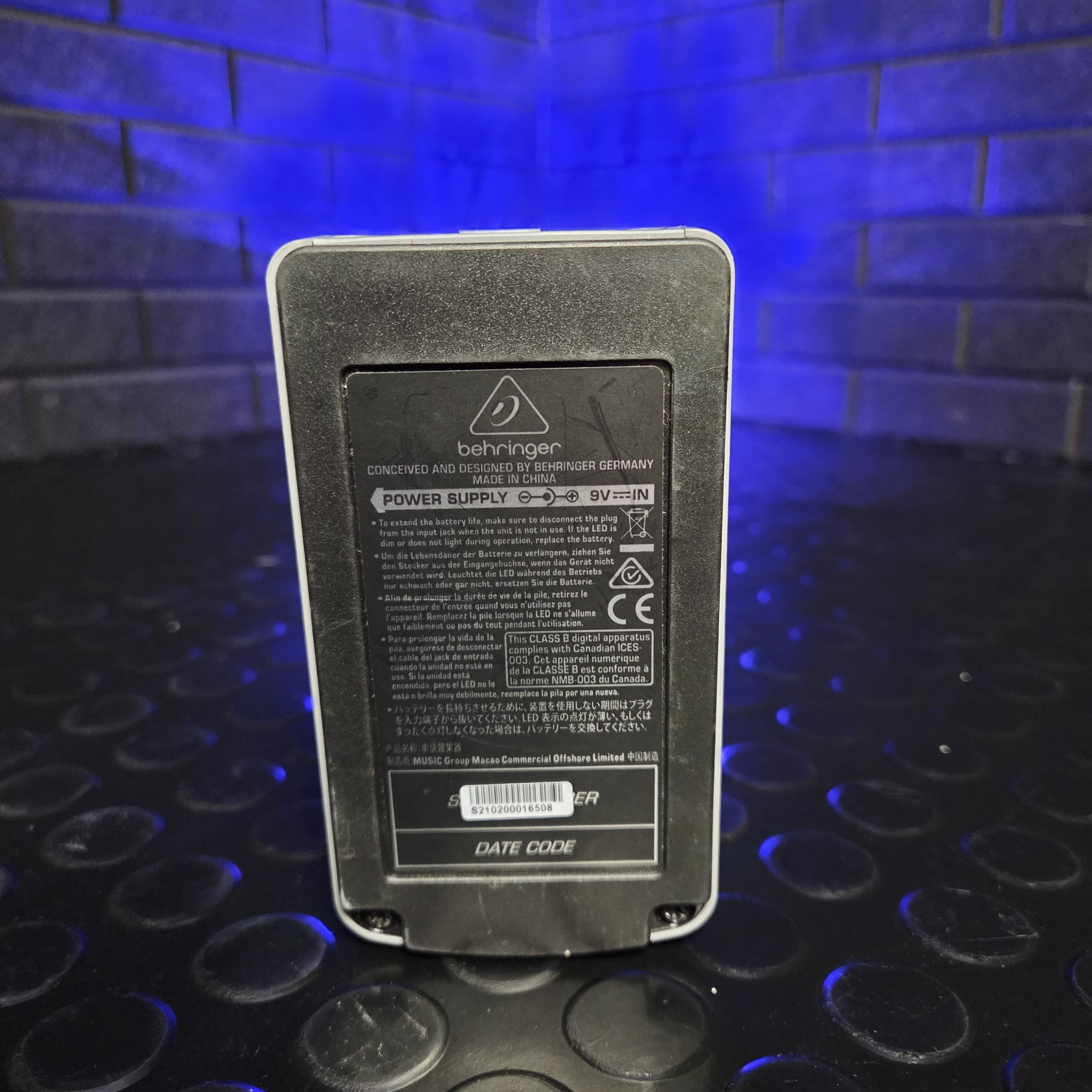 BEHRINGER VINTAGE DELAY VD400 GUITAR PEDAL