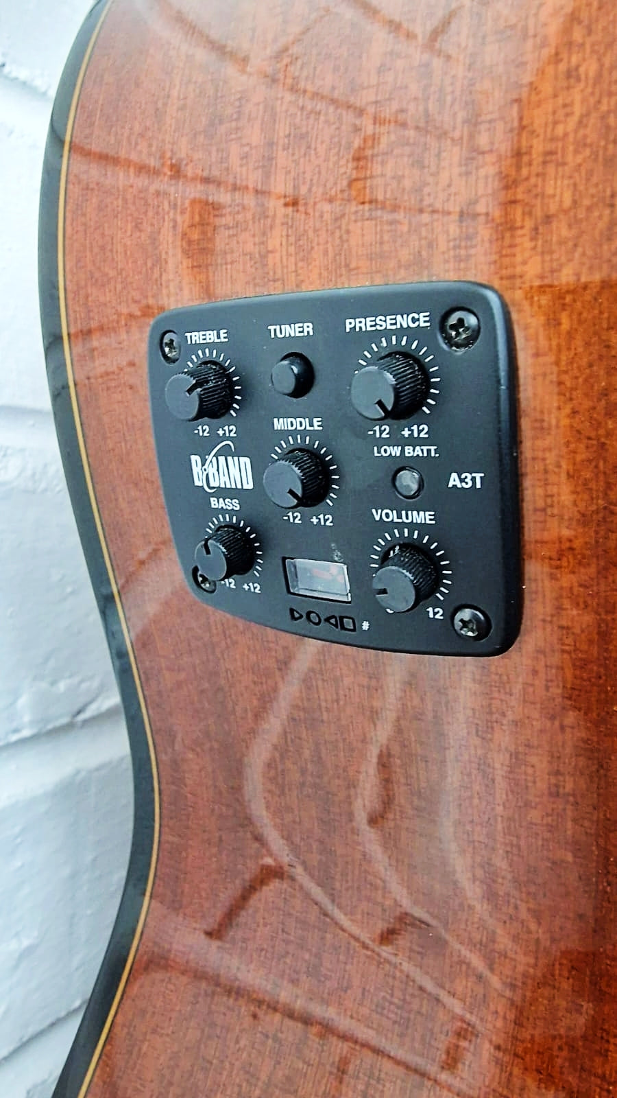 WASHBURN C64SCE CLASSICAL ELECTRO GUITAR