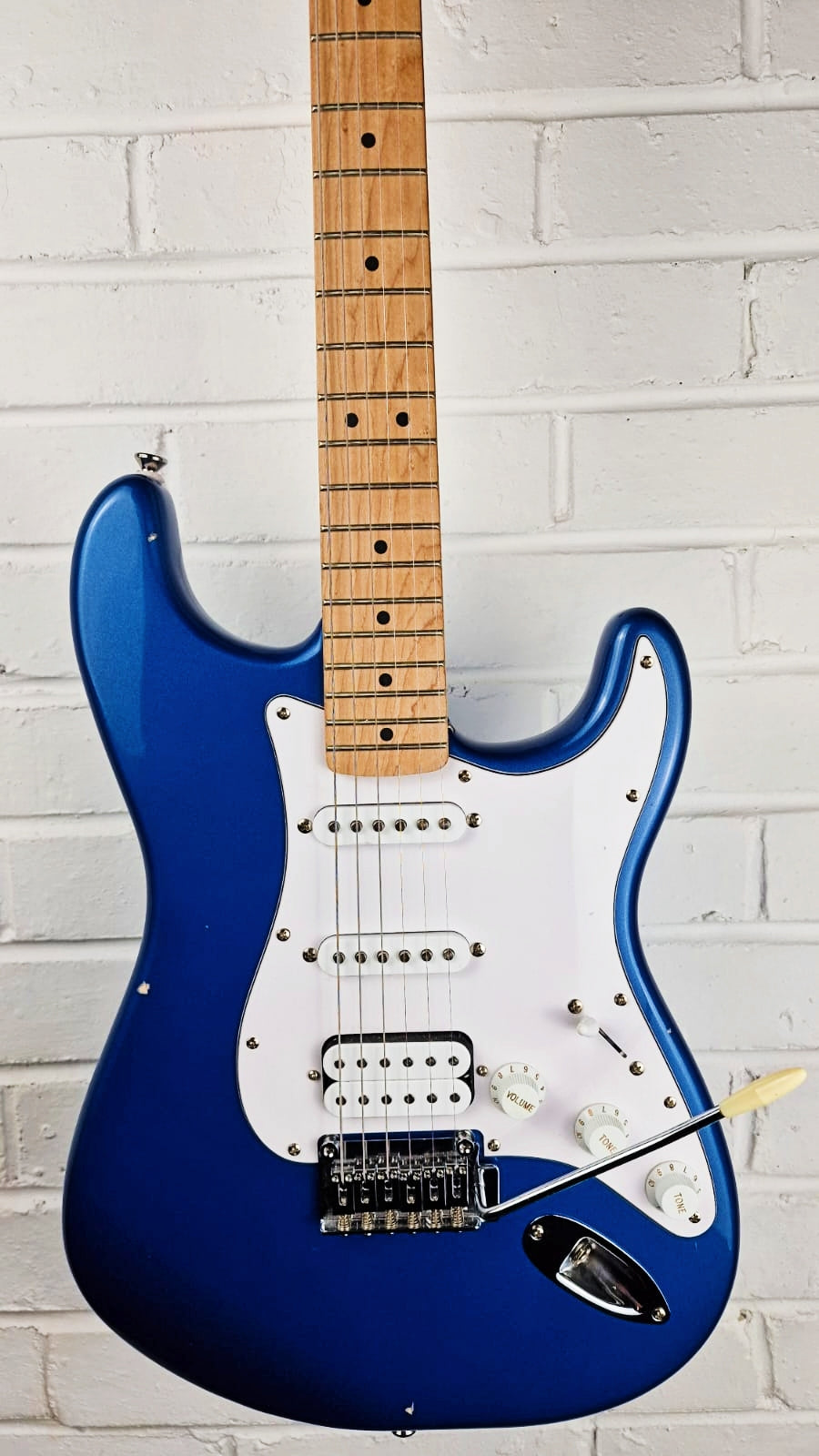 FENDER SQUIER AFFINITY STRATOCASTER BLUE WITH MAPLE NECK ELECTRIC GUITAR