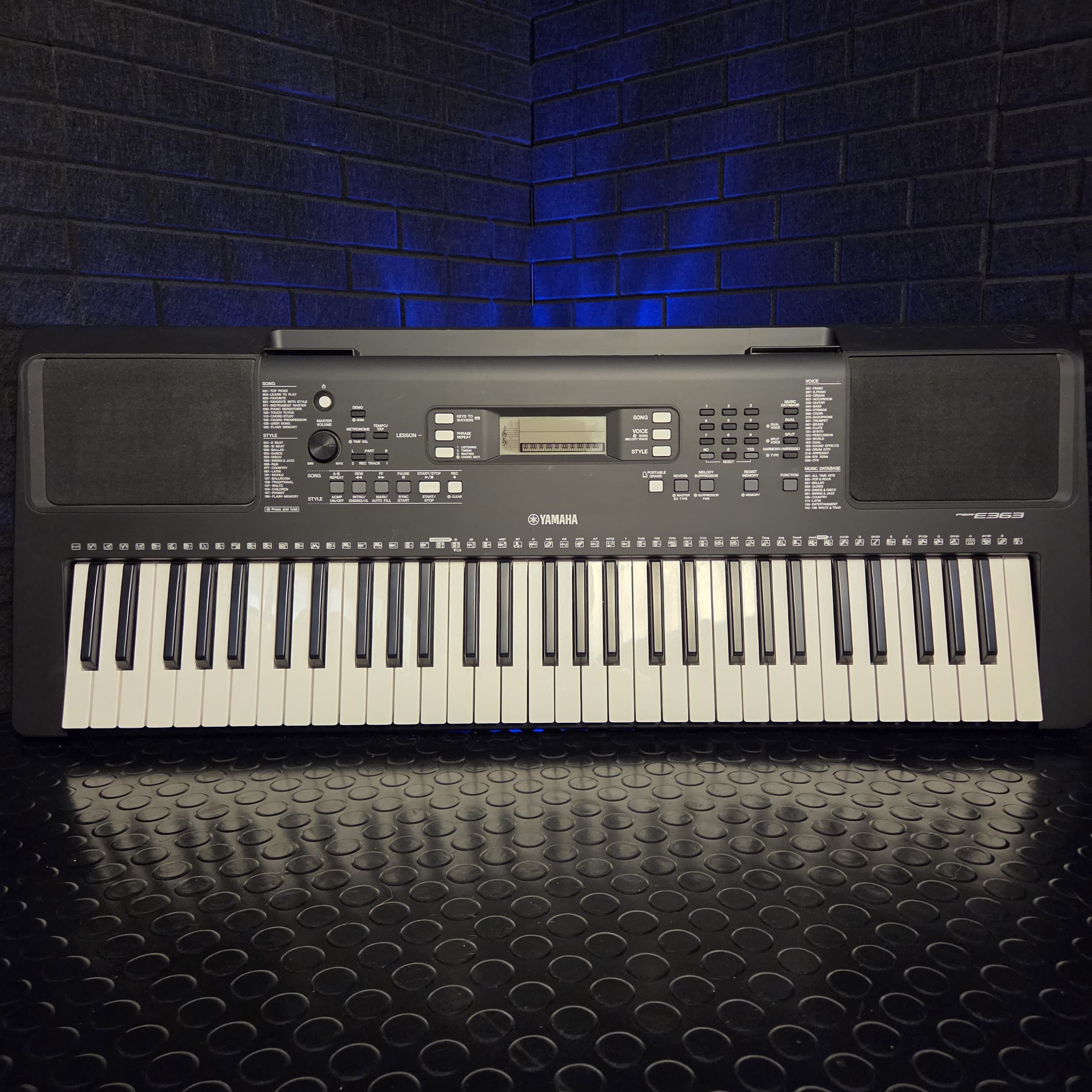 YAMAHA PSR E363 61 KEY ELECTRONIC KEYBOARD