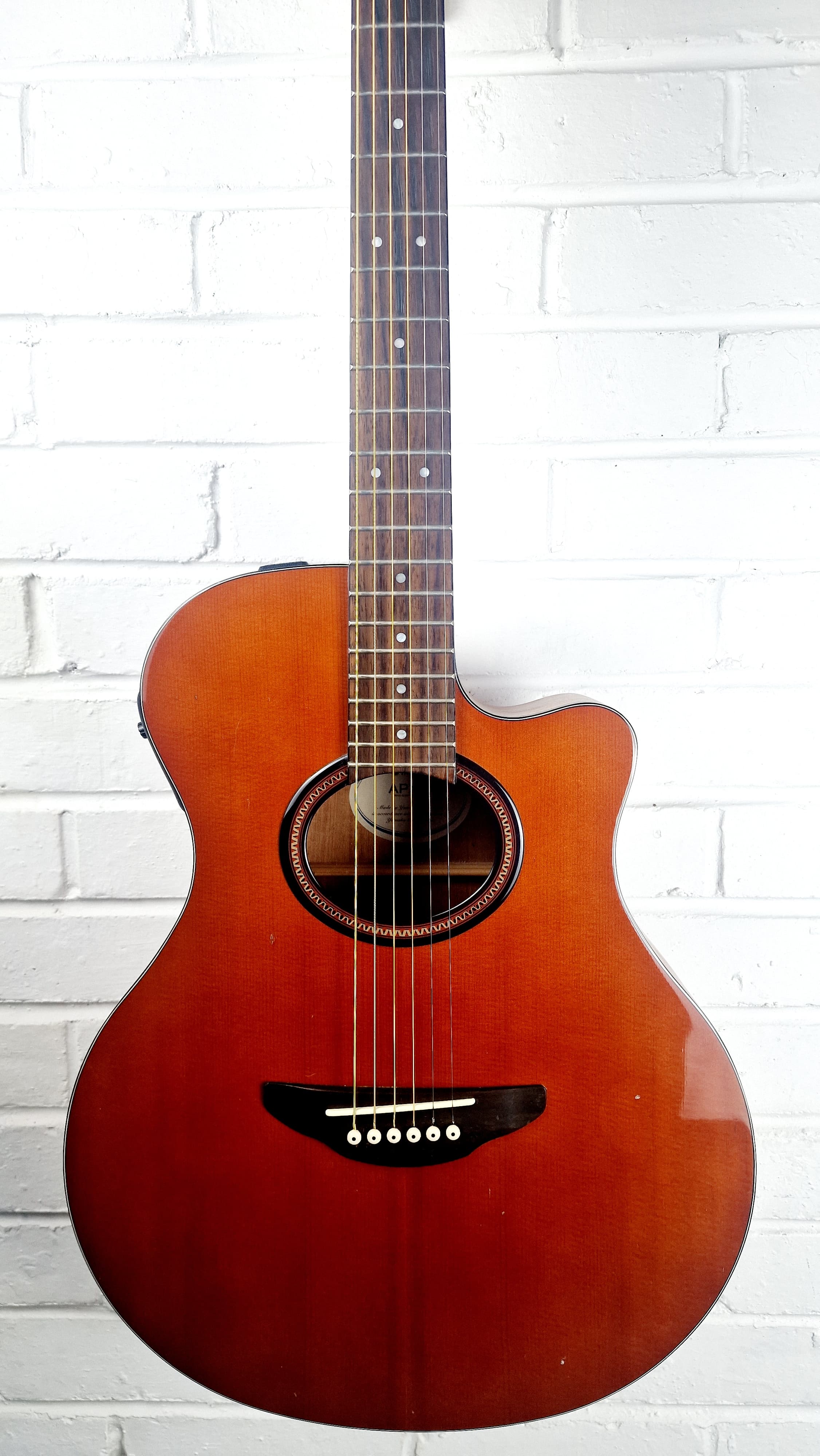 YAMAHA APX-3 NATURAL ELECTRO ACOUSTIC GUITAR