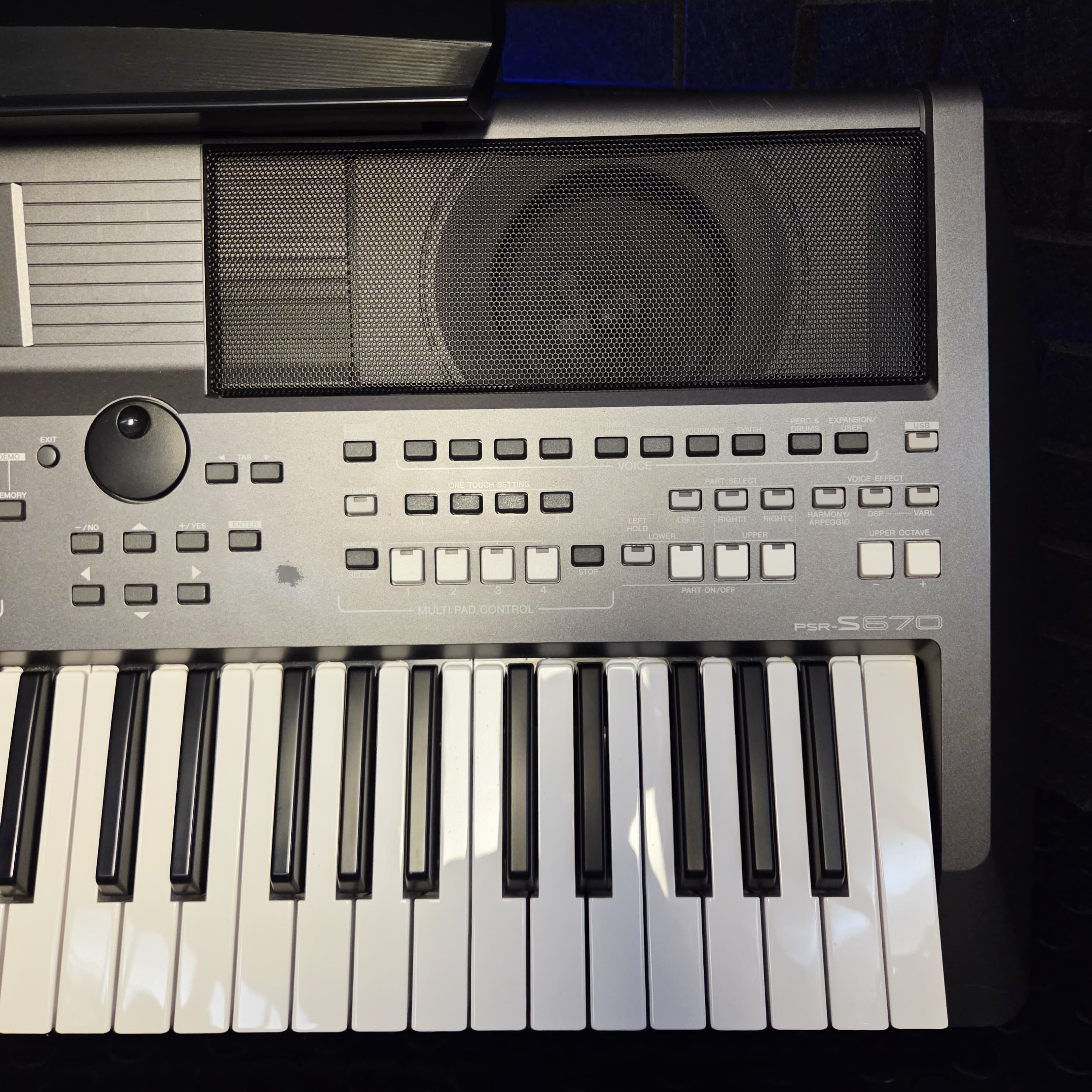 YAMAHA PSR-S670 61 KEY ARRANGER WORKSTATION KEYBOARD