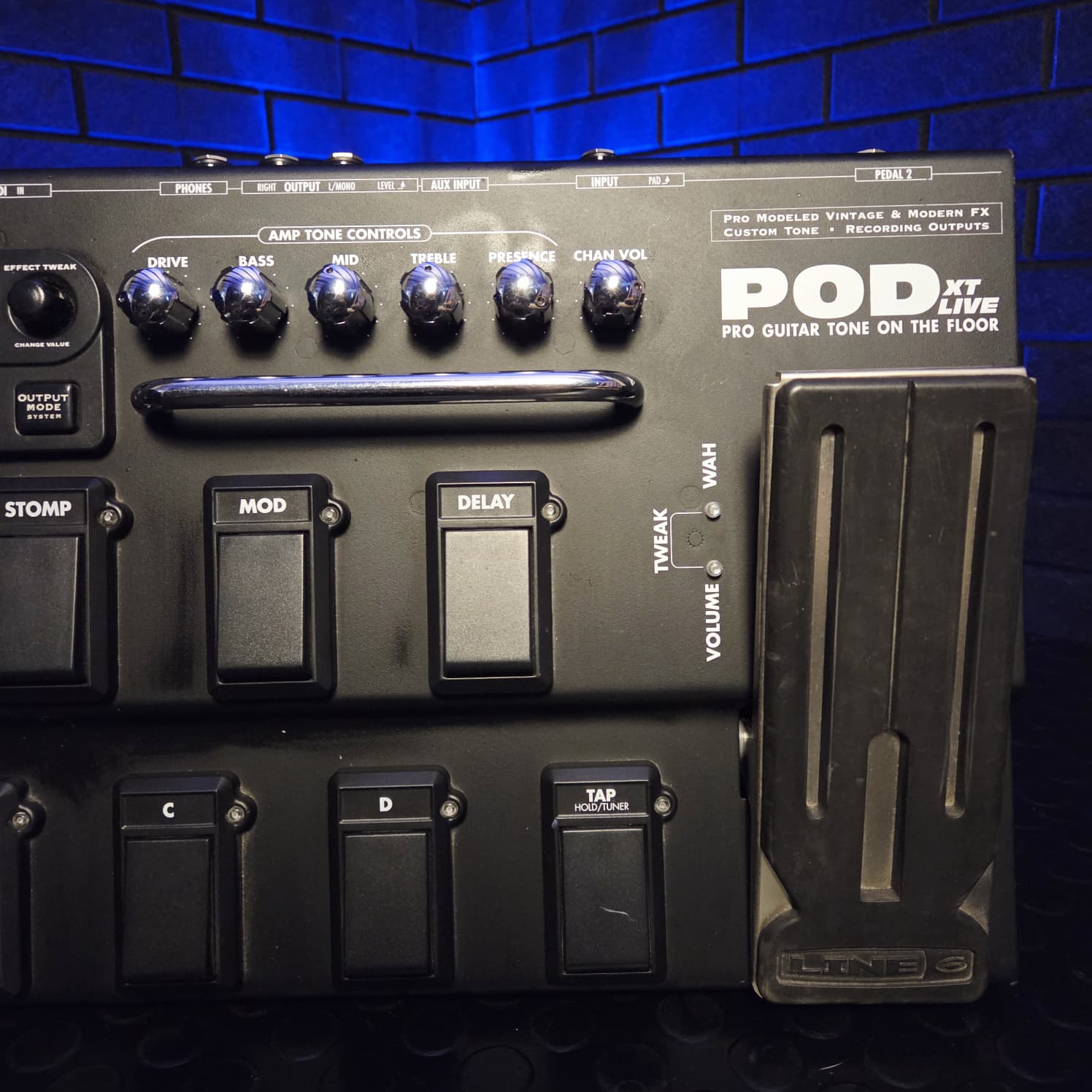 LINE 6 POD XT LIVE MULTI EFFECTS AMP MODELLER