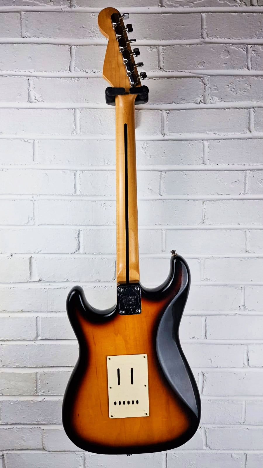 HOHNER ARBOR SERIES SUNBURST STRATOCASTER 1987 ELECTRIC GUITAR