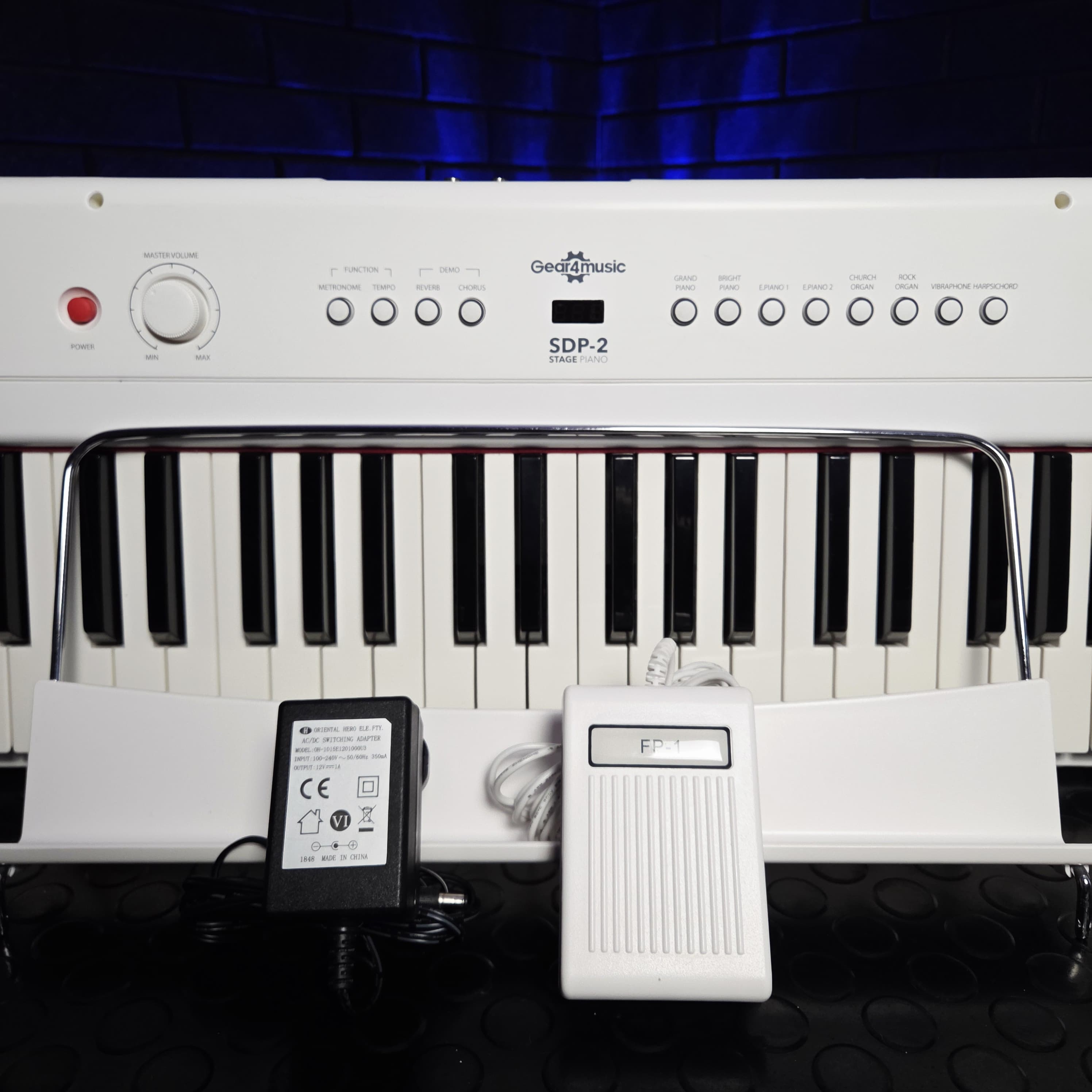 GEAR4MUSIC SDP-2 STAGE PIANO WHITE 88 KEY TOUCH SENSTIVE