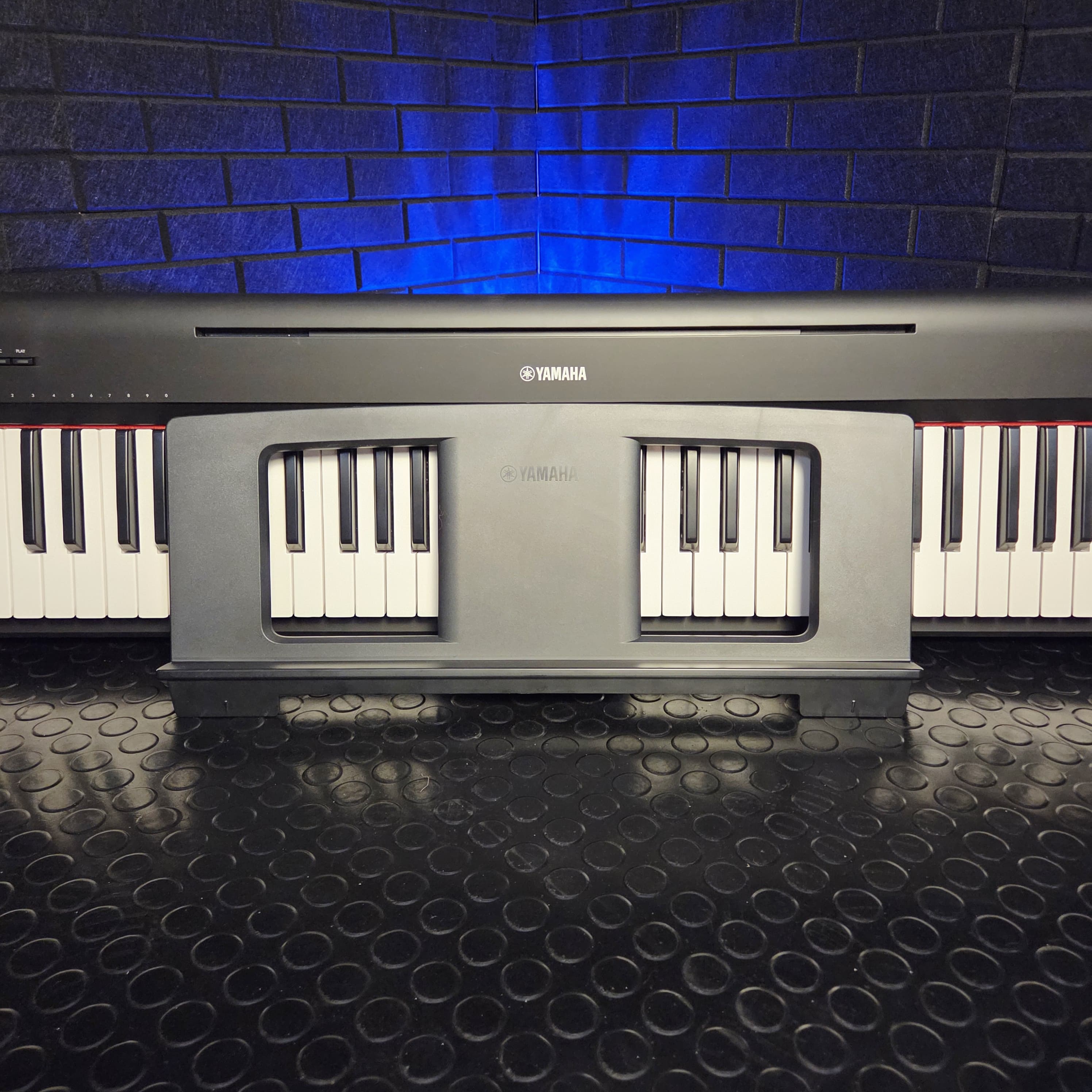 YAMAHA NP35B BLACK 76 KEY TOUCH SENSITIVE KEYBOARD
