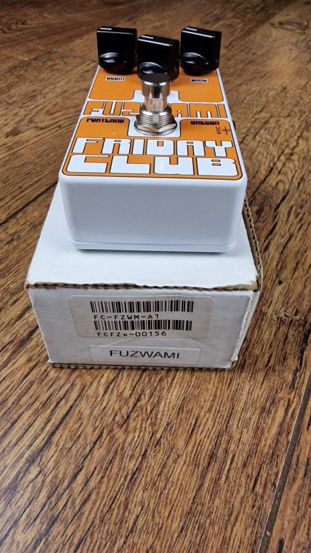 FUZWAMI FRIDAY CLUB FUZZ GUITAR PEDAL