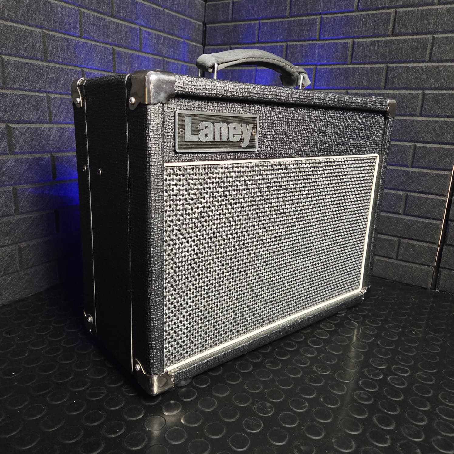 LANEY VC15 110 COMBO GUITAR AMPLIFIER