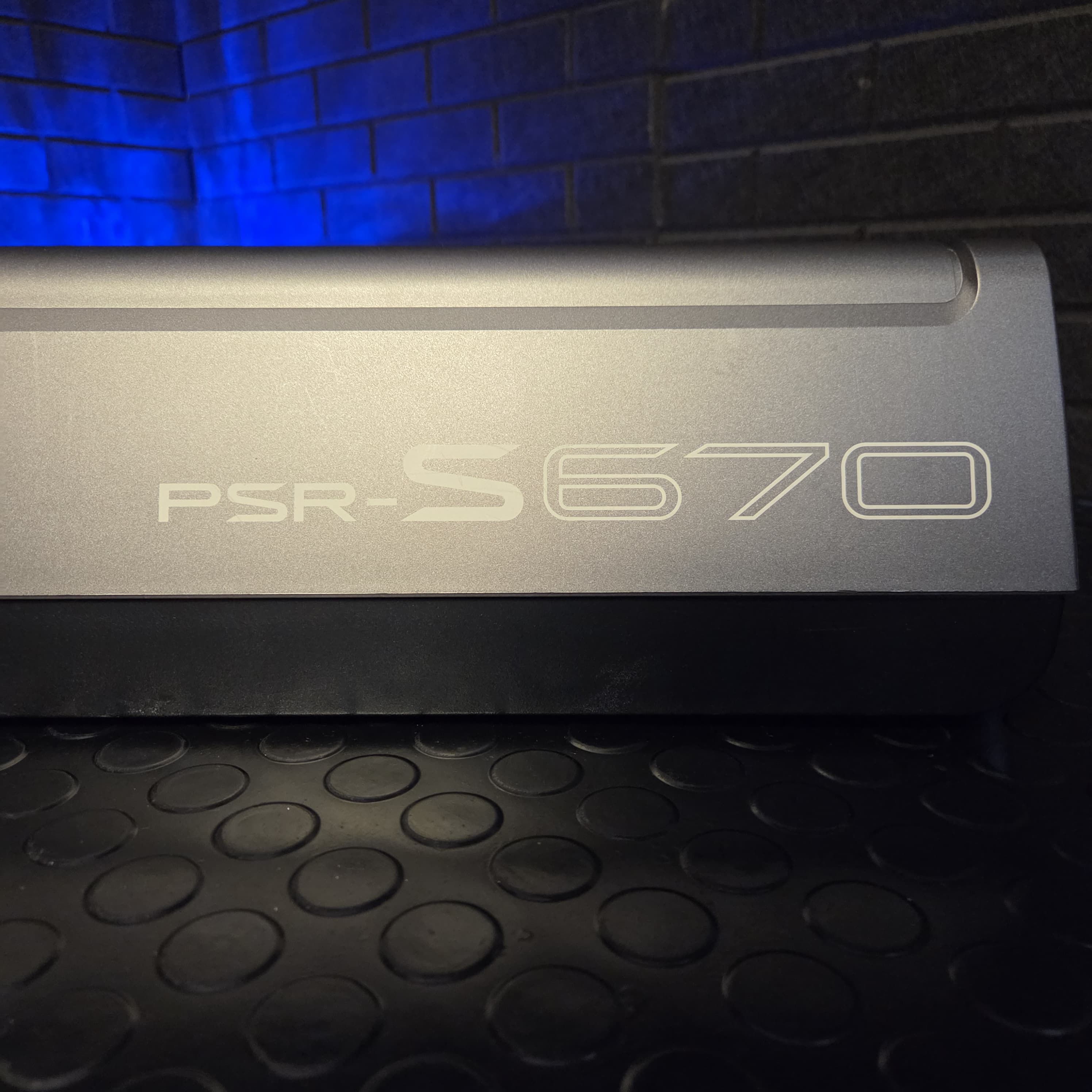 YAMAHA PSR-S670 61 KEY ARRANGER WORKSTATION KEYBOARD