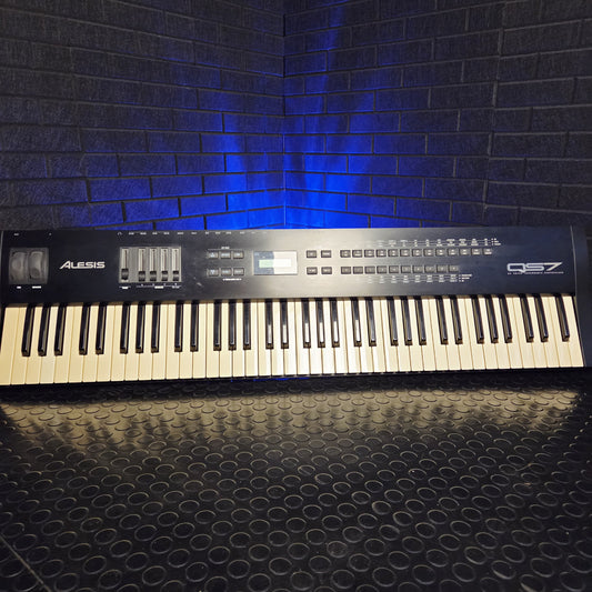 ALESIS QS7 76 KEY SYNTHESIZER KEYBOARD