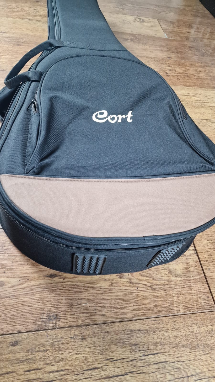 CORT DREADNOUGHT DELUXE HARD FOAM CASE FOR ACOUSTIC GUITAR