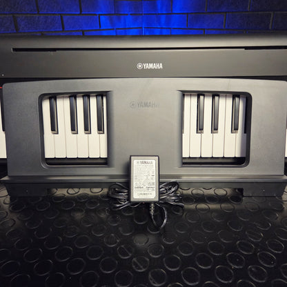 YAMAHA NP35B BLACK 76 KEY TOUCH SENSITIVE KEYBOARD