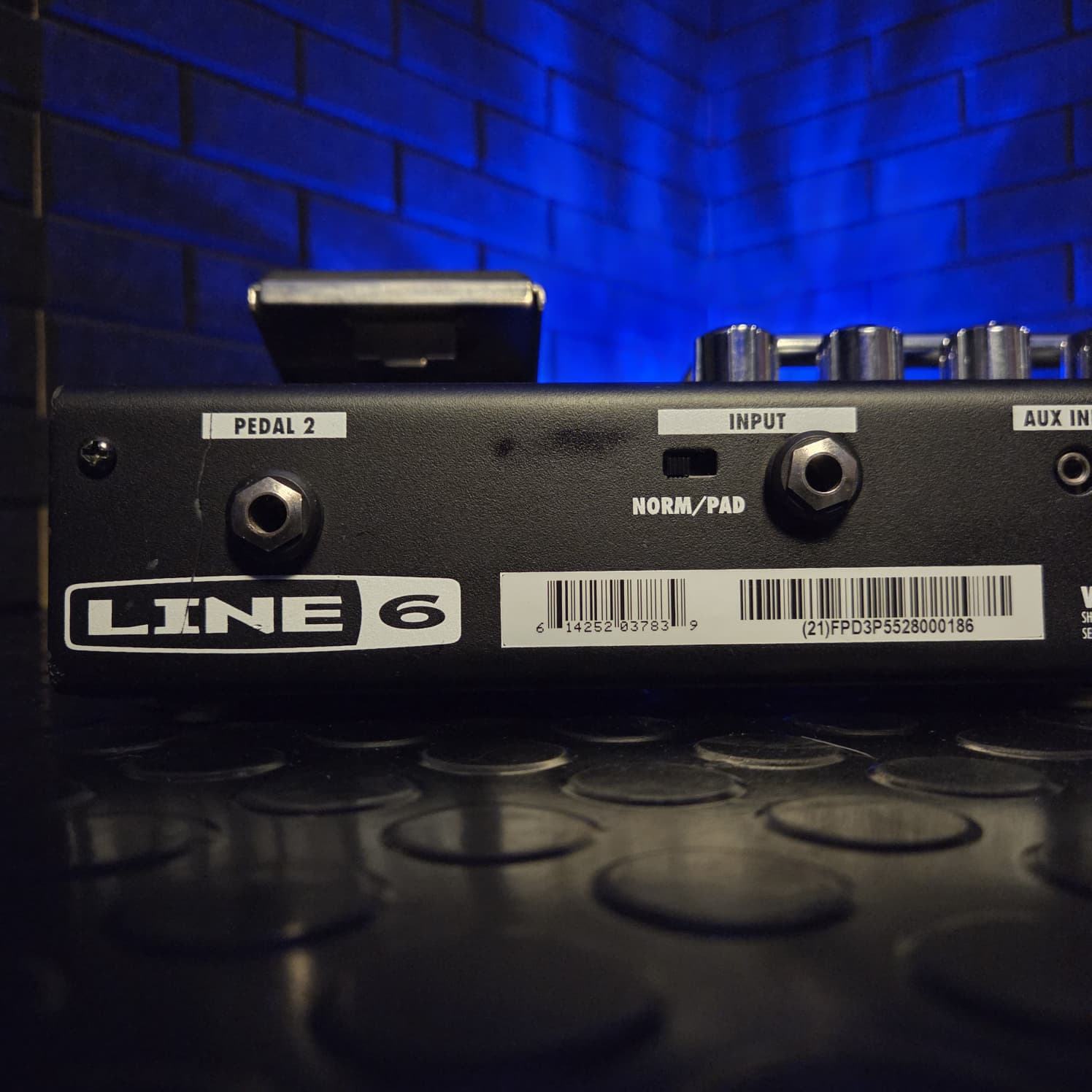 LINE 6 POD XT LIVE MULTI EFFECTS AMP MODELLER