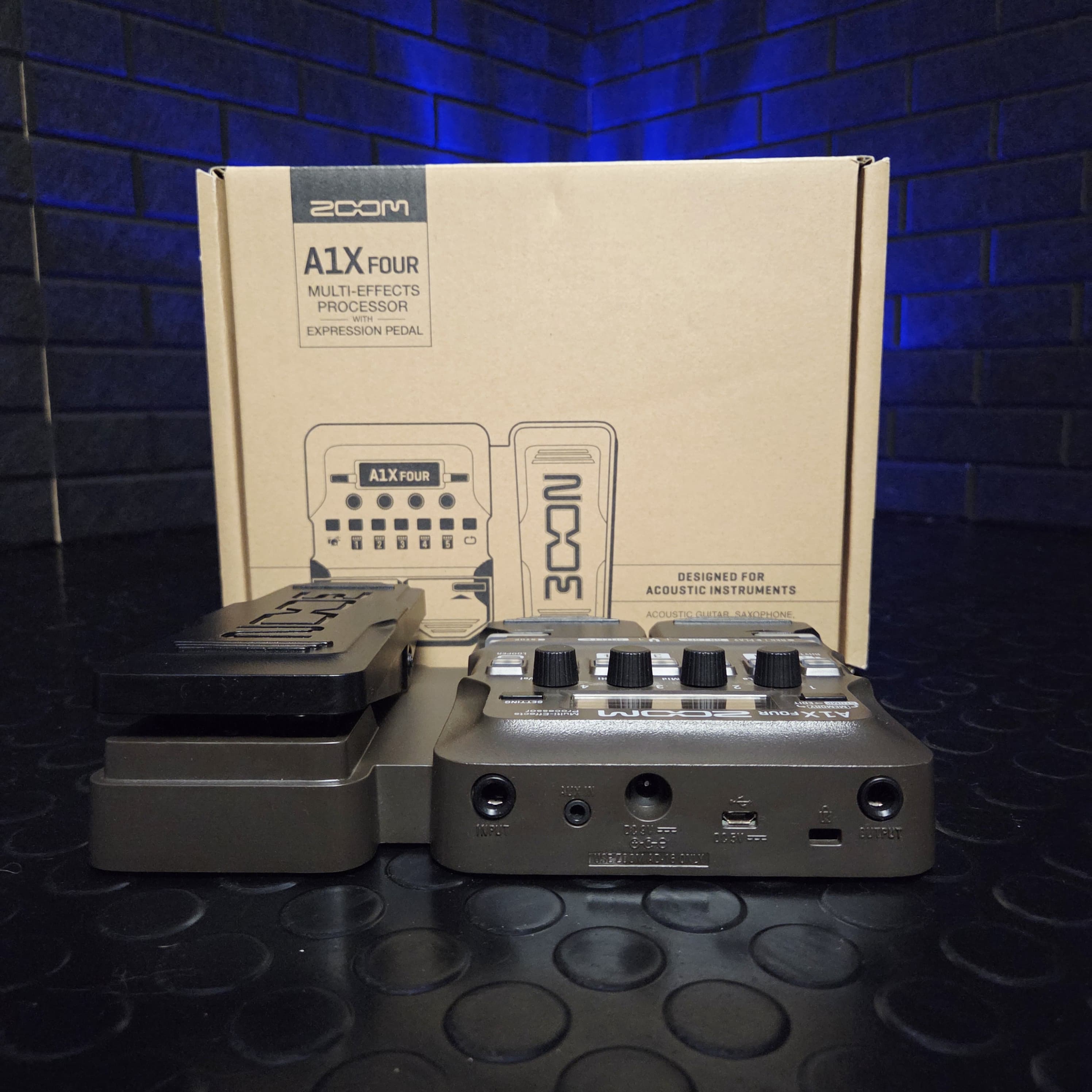 ZOOM A1X FOUR MULTI EFFECTS PROCESSOR WITH EXPRESSION PEDAL