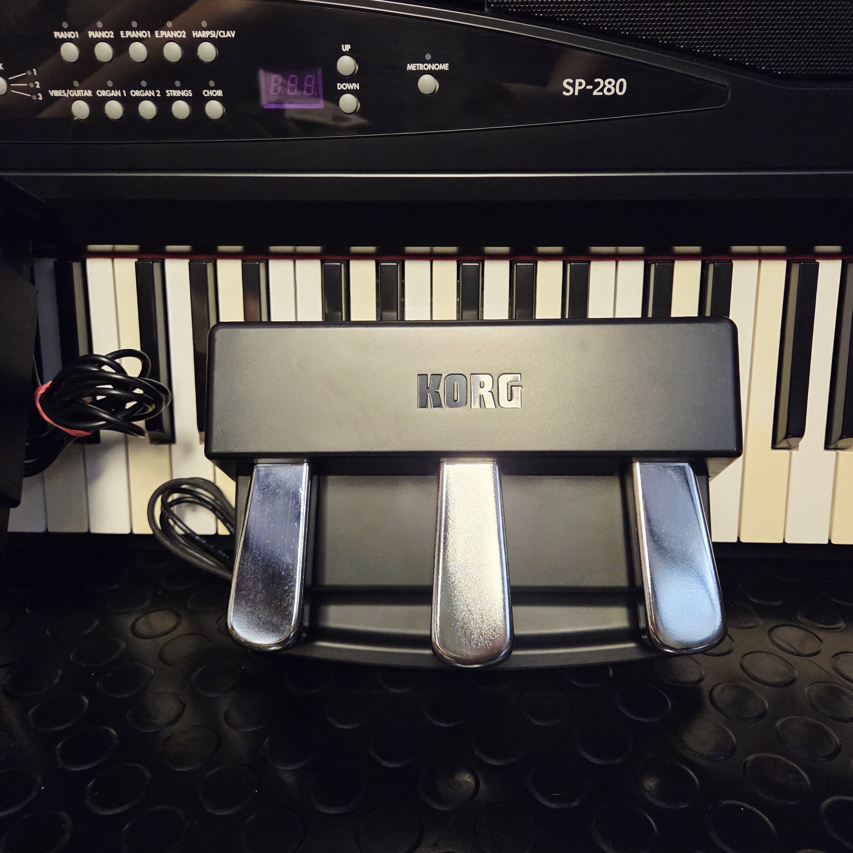 KORG SP280 DIGITAL PIANO WITH ACCESSORIES