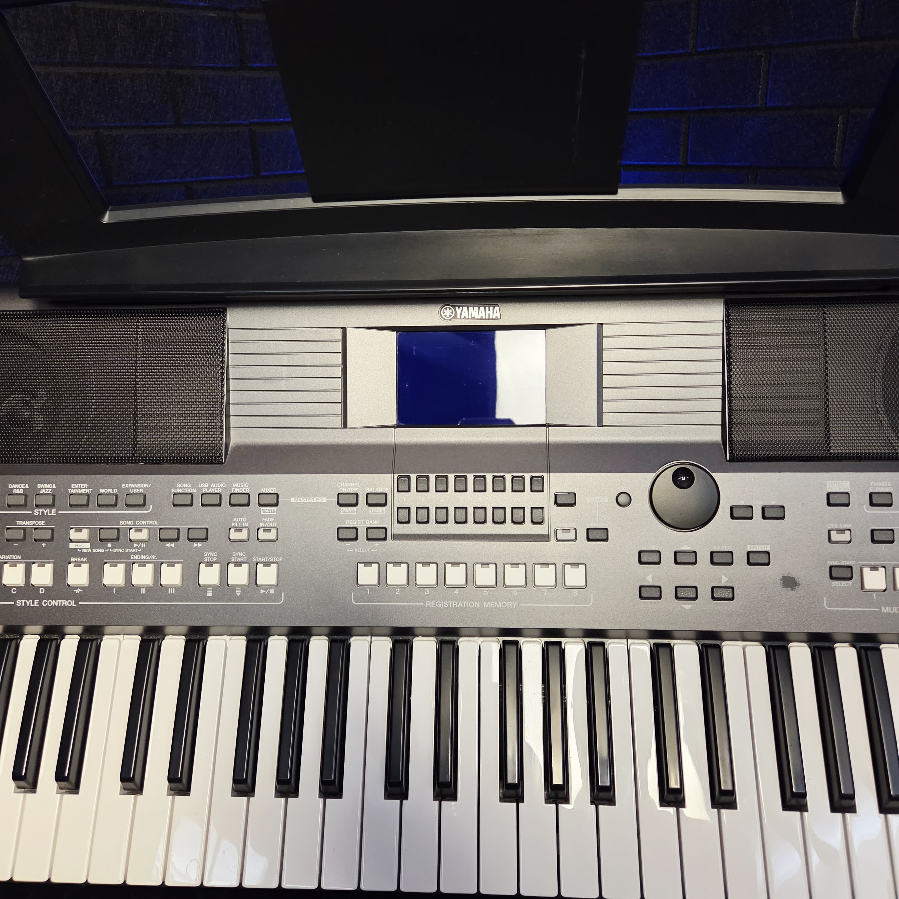 YAMAHA PSR-S670 61 KEY ARRANGER WORKSTATION KEYBOARD