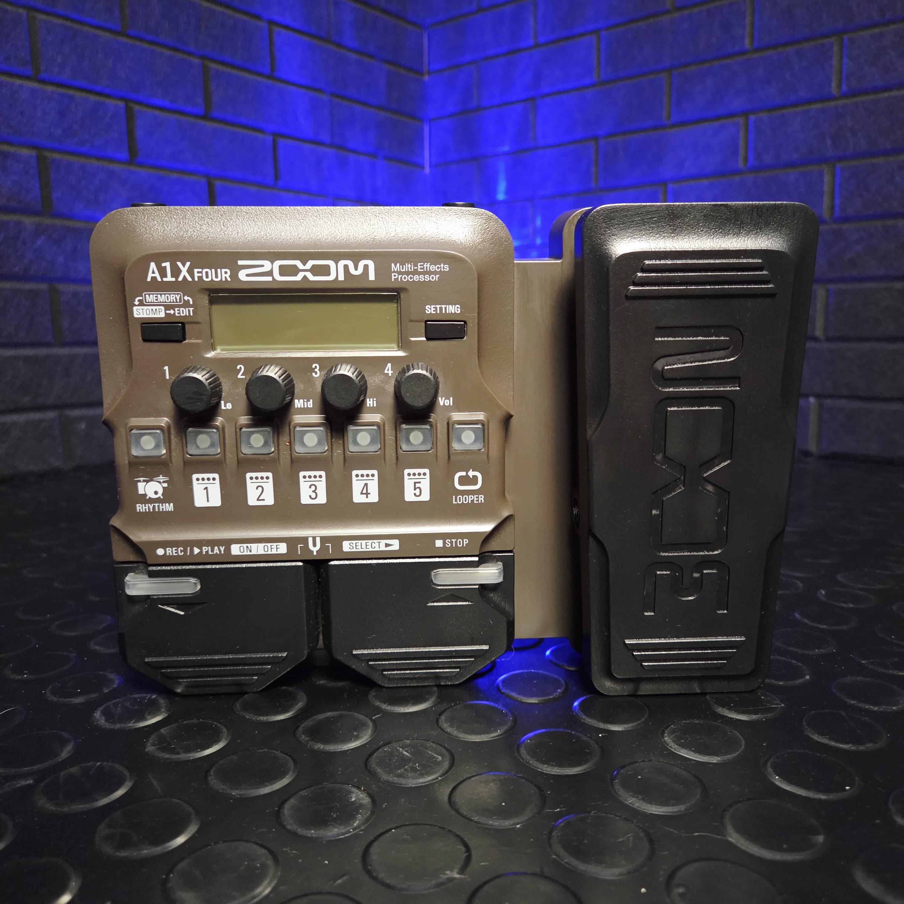 ZOOM A1X FOUR MULTI EFFECTS PROCESSOR WITH EXPRESSION PEDAL