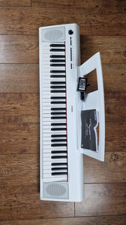 YAMAHA NP-12 PIAGGERO WHITE 61 KEY TOUCH SENSITIVE KEYBOARD
