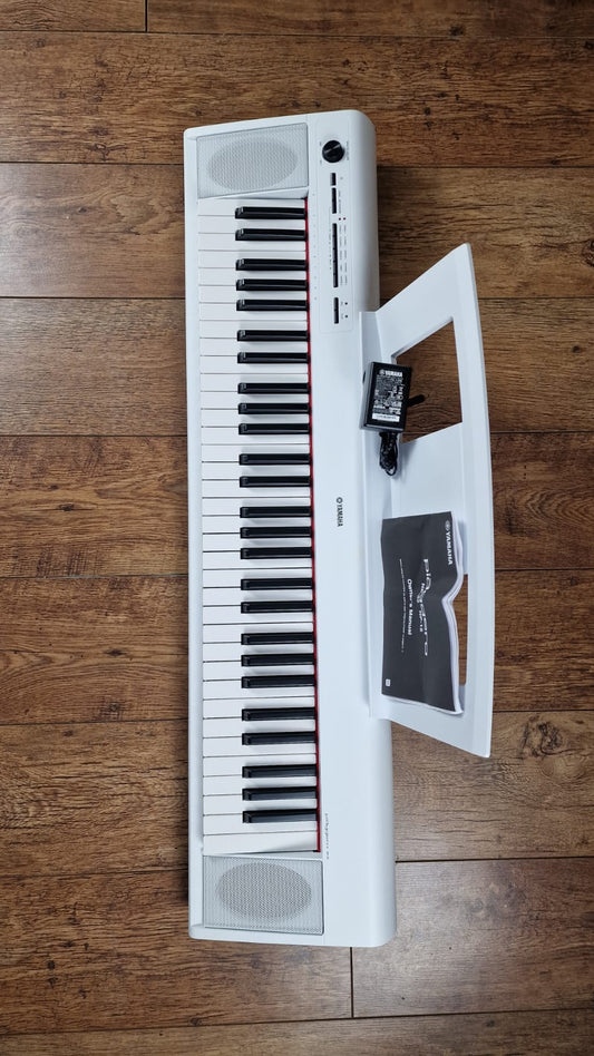 YAMAHA NP-12 PIAGGERO WHITE 61 KEY TOUCH SENSITIVE KEYBOARD