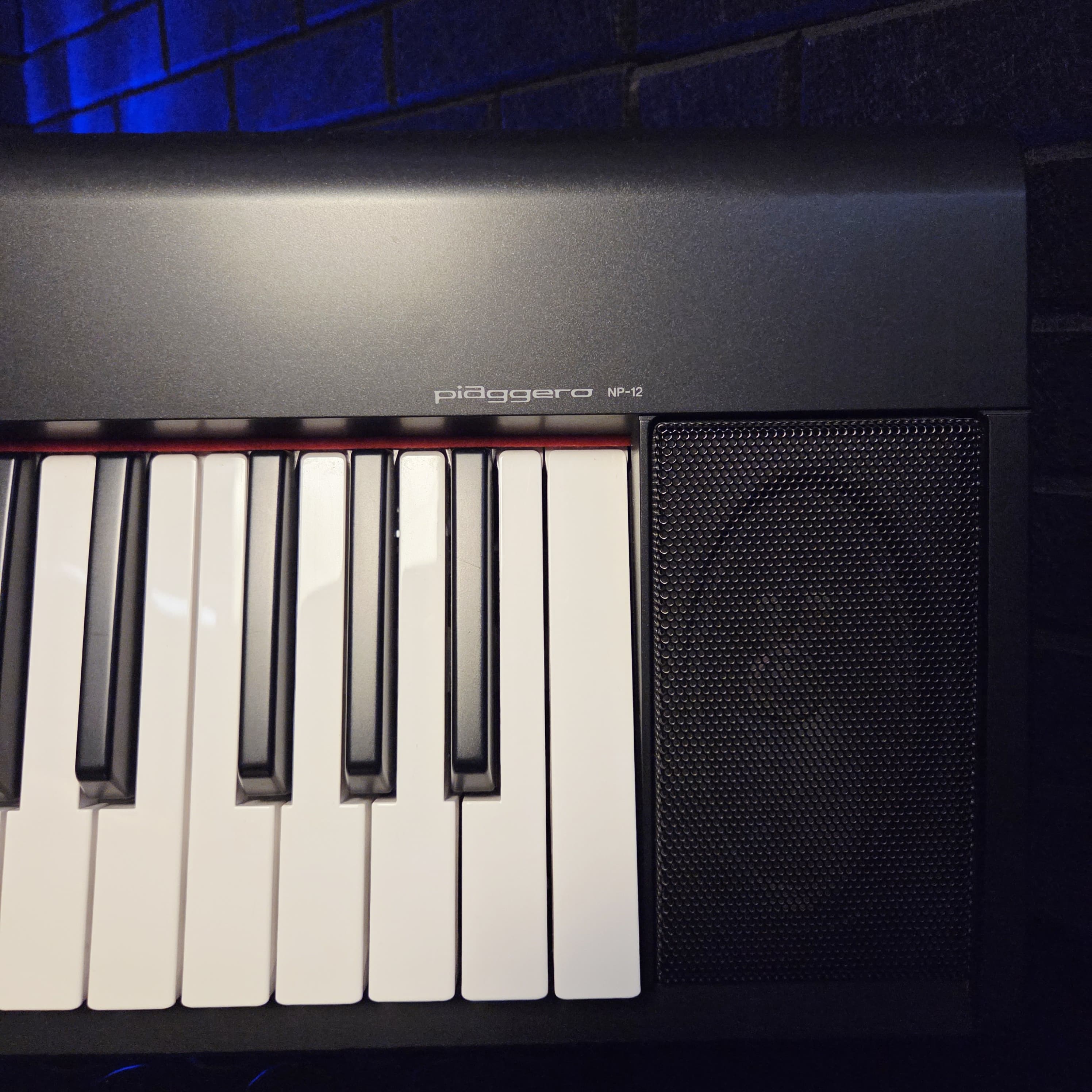 YAMAHA NP12B 61 KEYS TOUCH SENSITIVE KEYBOARD