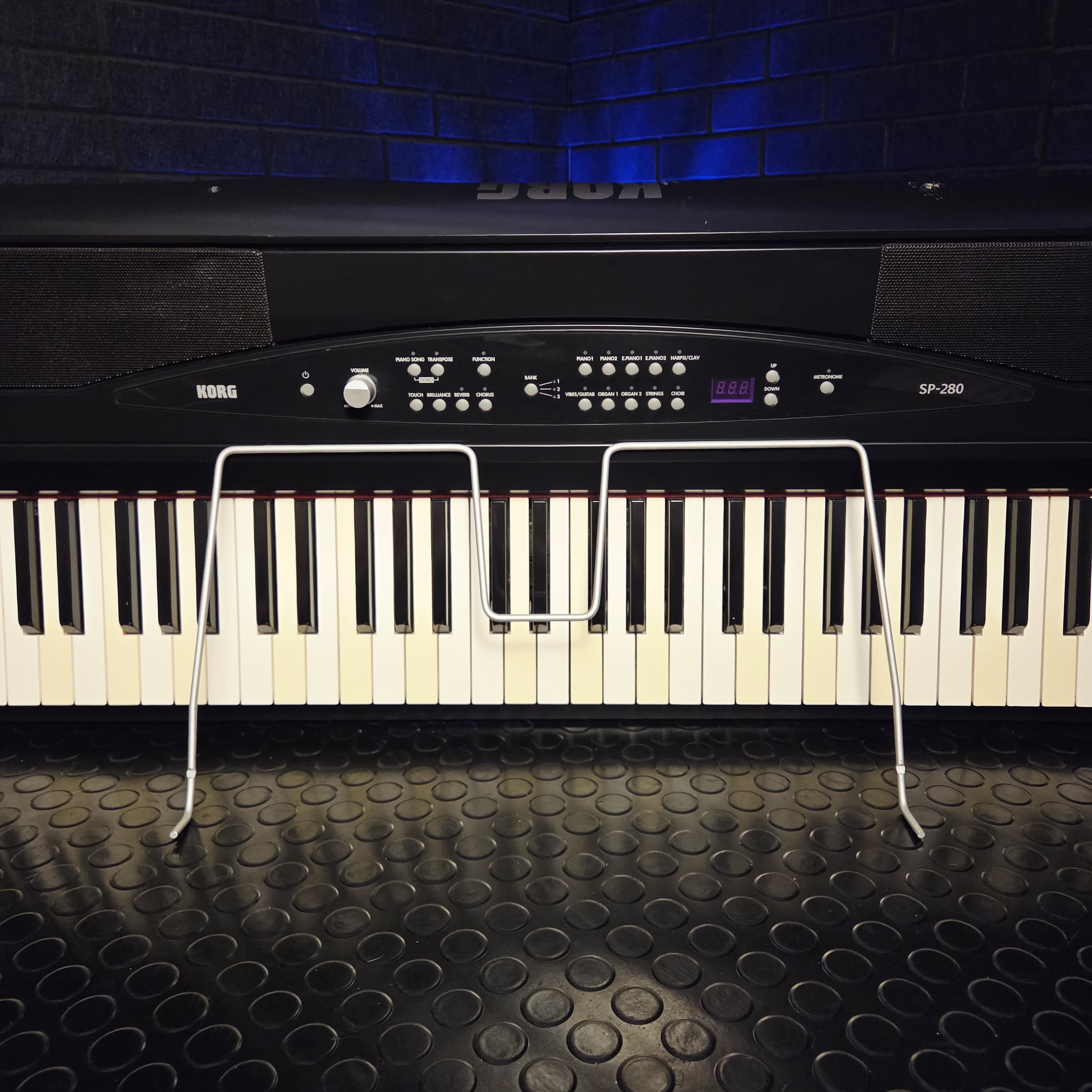 KORG SP280 DIGITAL PIANO WITH ACCESSORIES