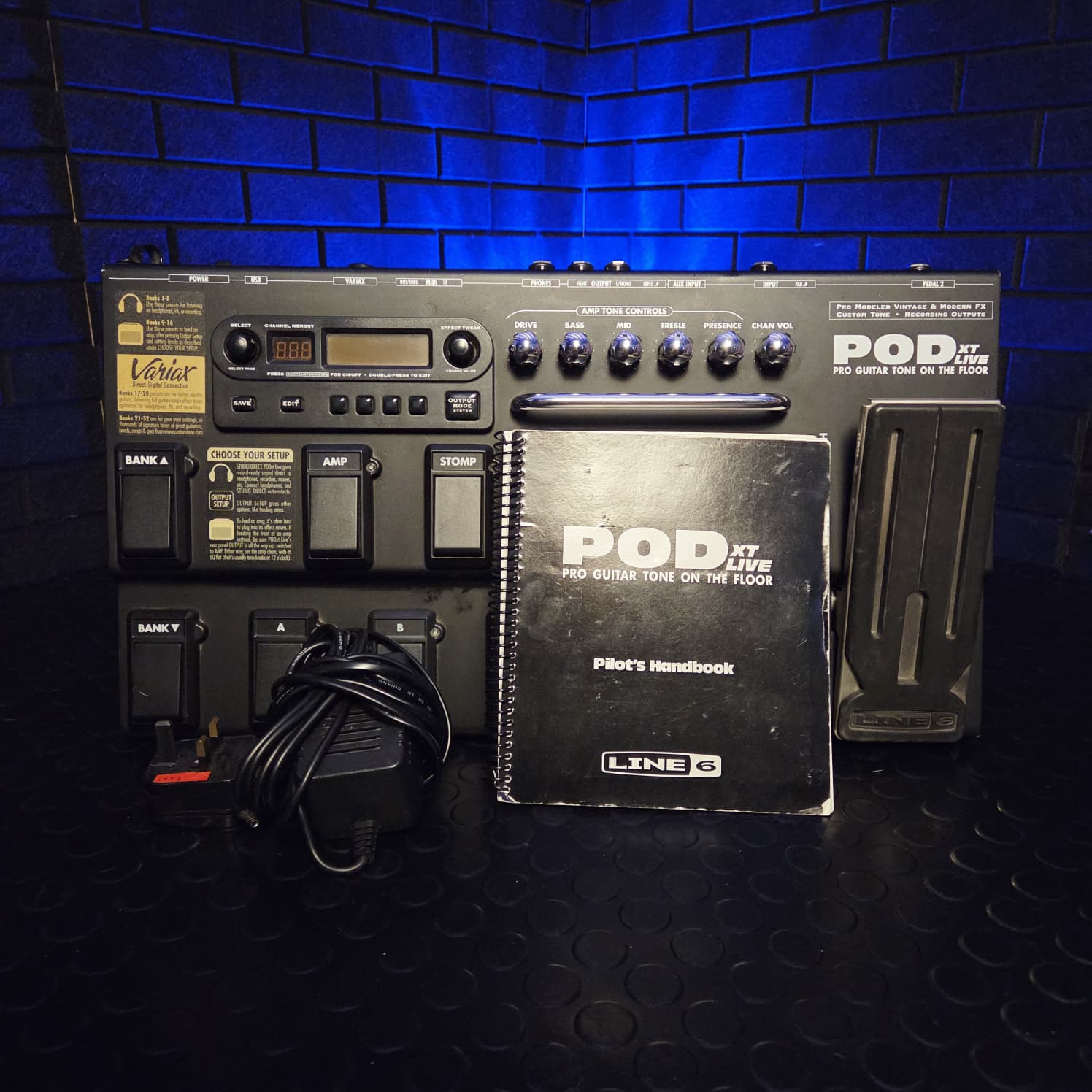 LINE 6 POD XT LIVE MULTI EFFECTS AMP MODELLER