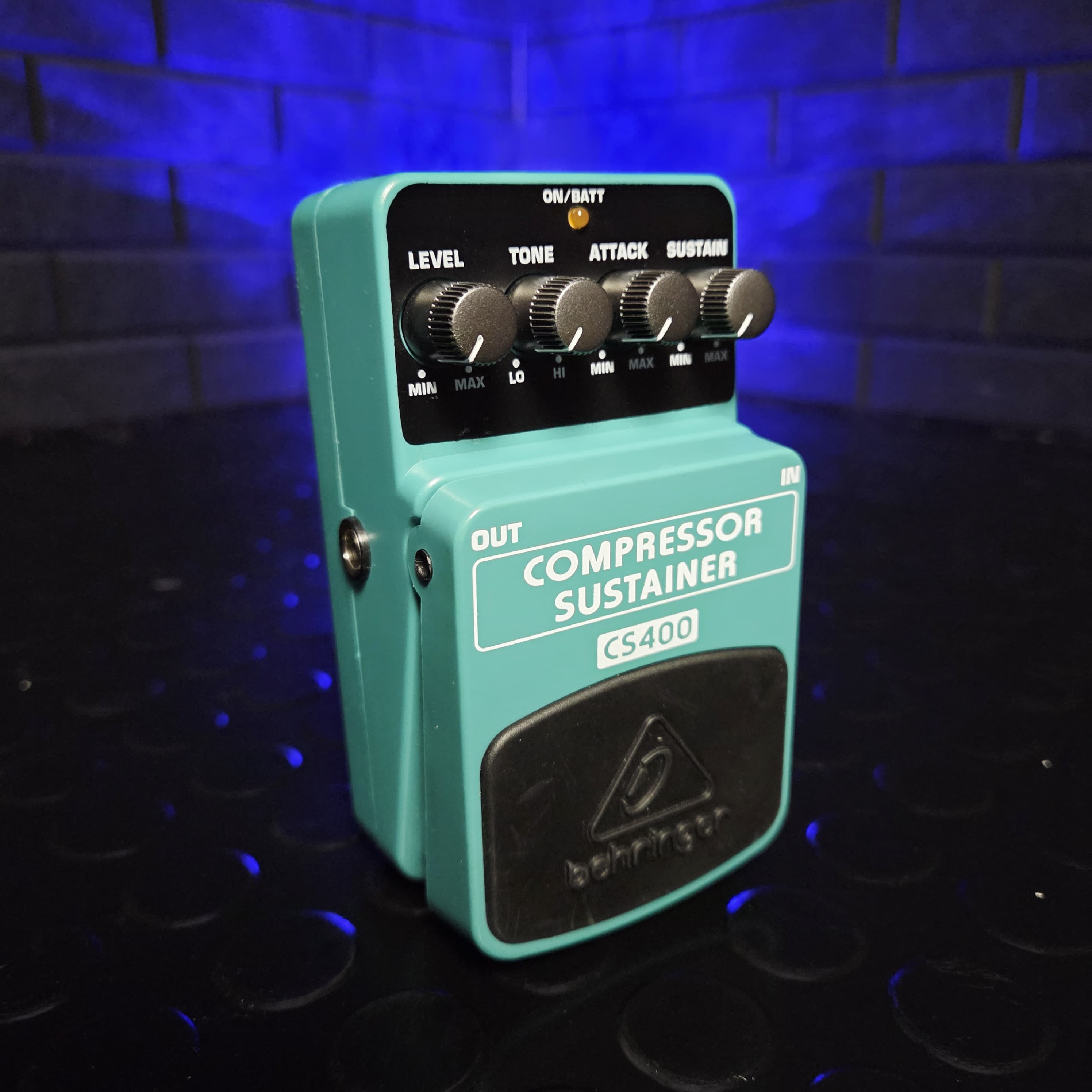BEHRINGER COMPRESSOR SUSTAINER CS400 GUITAR PEDAL