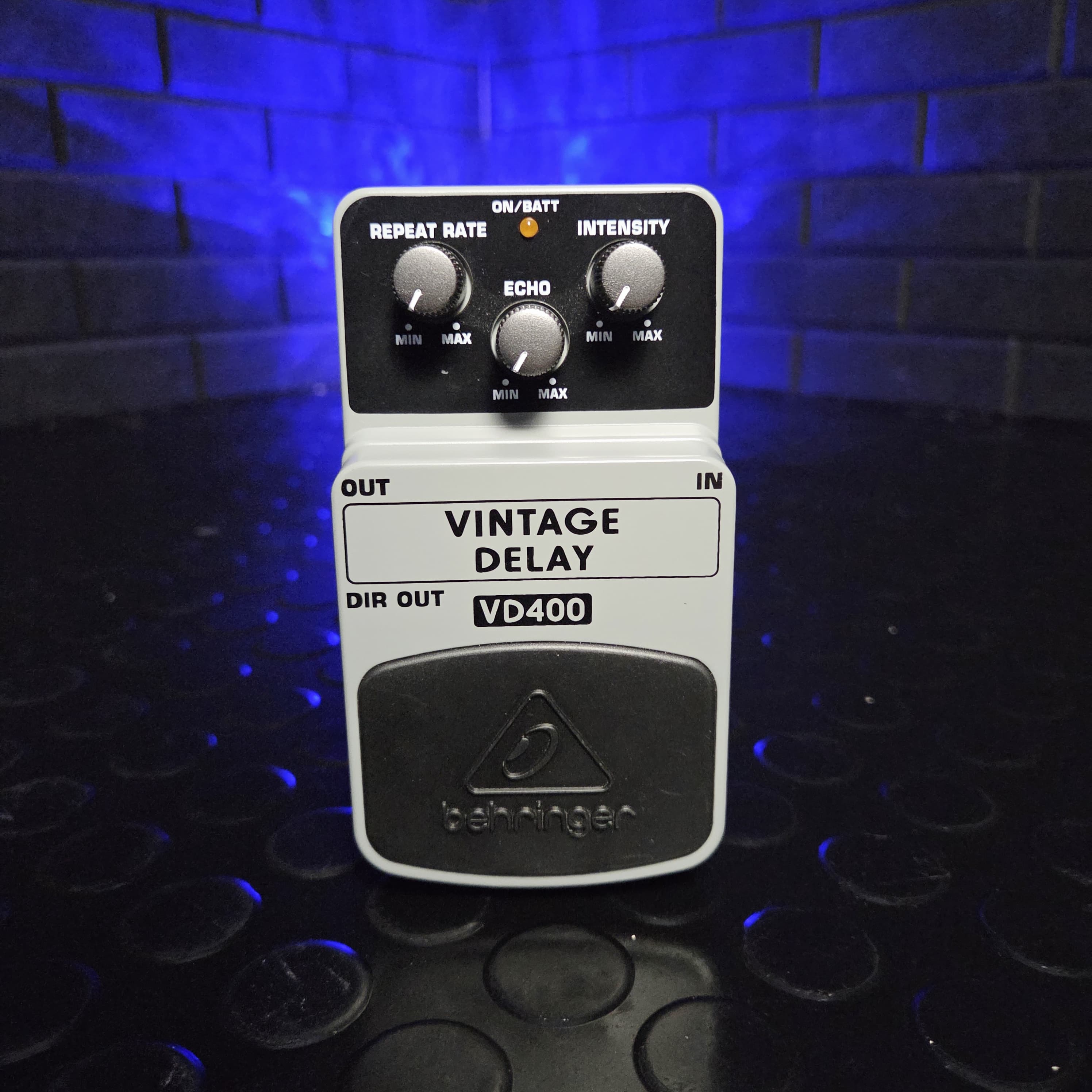 BEHRINGER VINTAGE DELAY VD400 GUITAR PEDAL