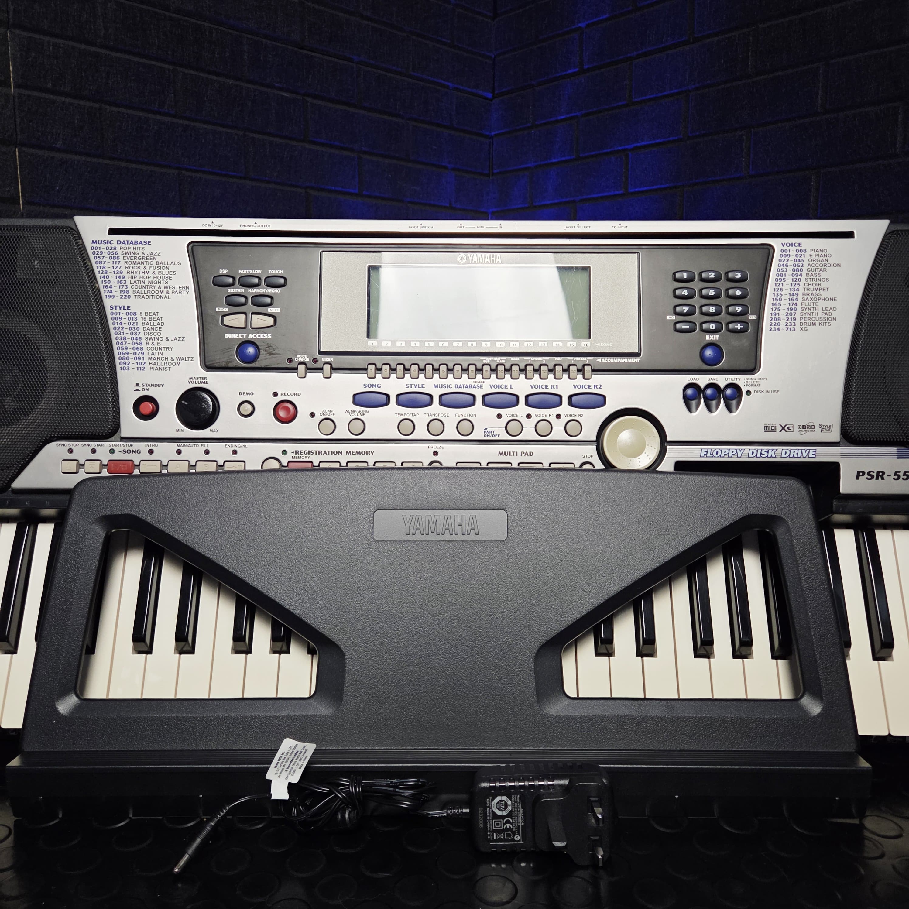 YAMAHA PSR550 PORTATONE 61 KEY MIDI KEYBOARD SYNTH