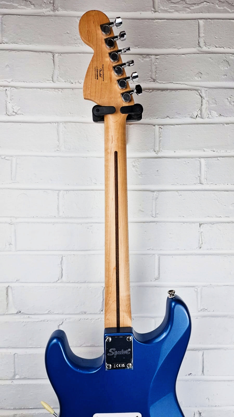 FENDER SQUIER AFFINITY STRATOCASTER BLUE WITH MAPLE NECK ELECTRIC GUITAR