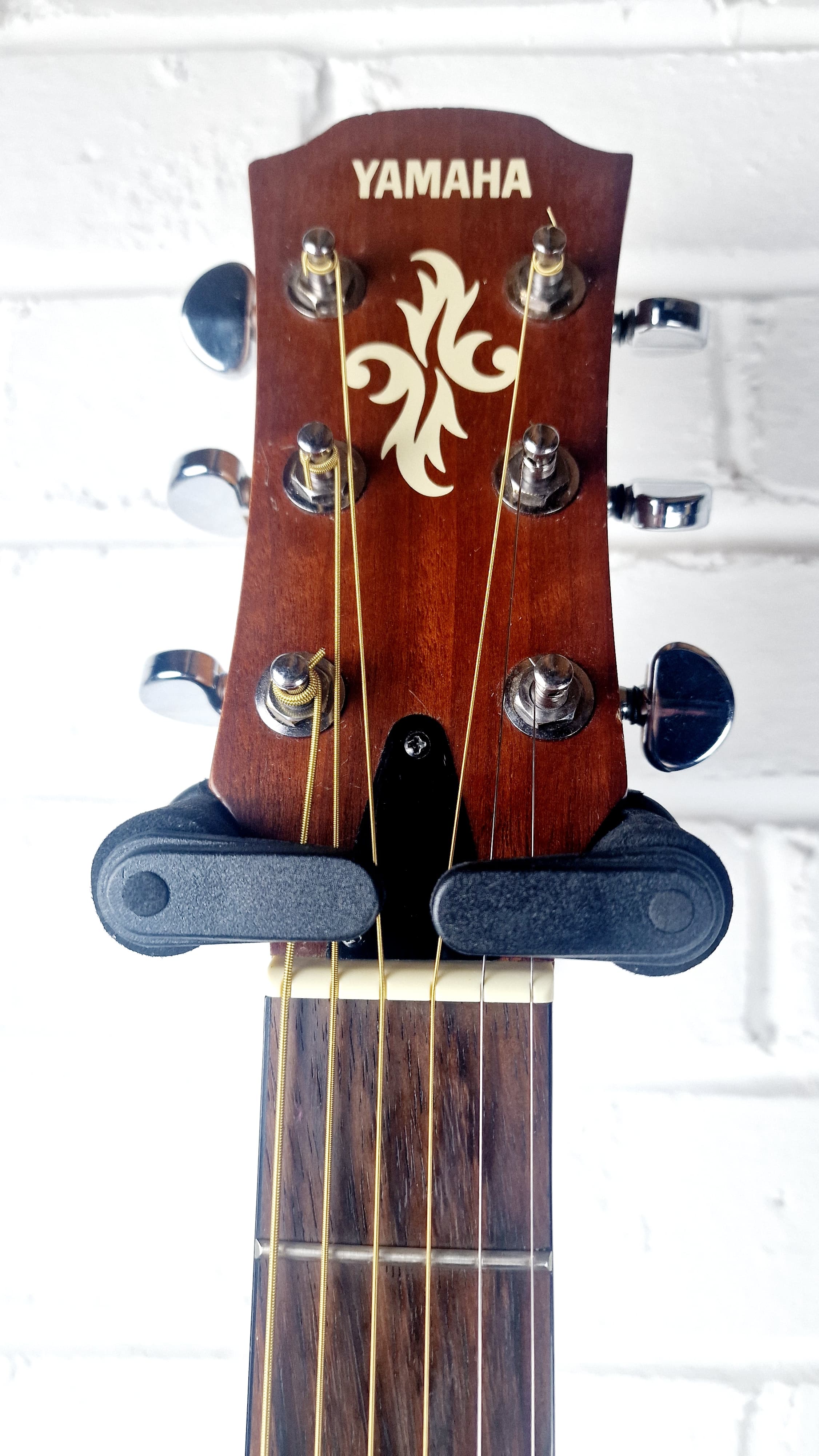 YAMAHA APX-3 NATURAL ELECTRO ACOUSTIC GUITAR
