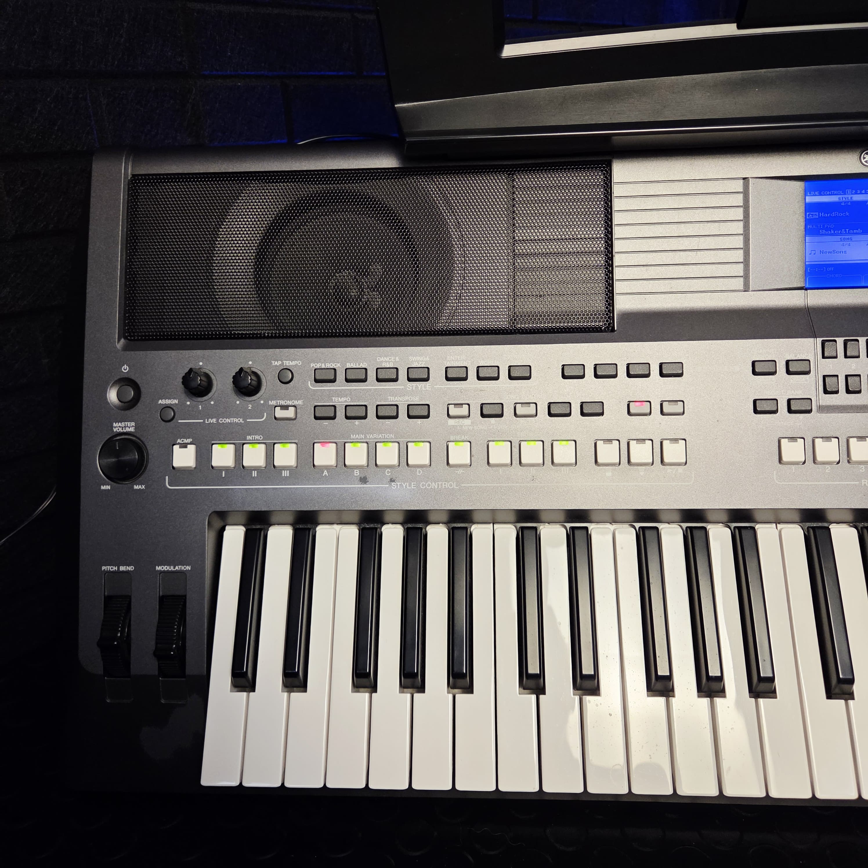 YAMAHA PSR-S670 61 KEY ARRANGER WORKSTATION KEYBOARD