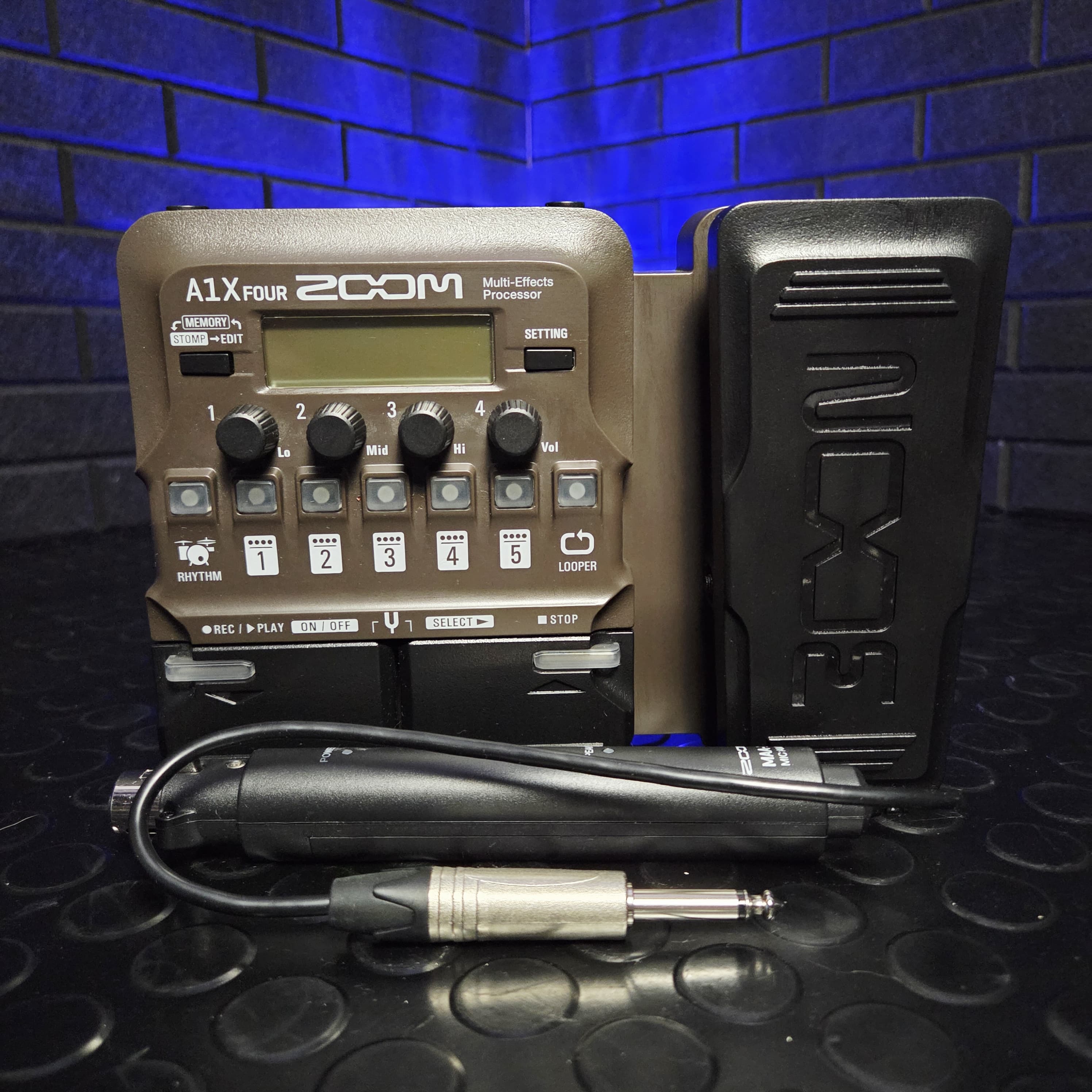 ZOOM A1X FOUR MULTI EFFECTS PROCESSOR WITH EXPRESSION PEDAL