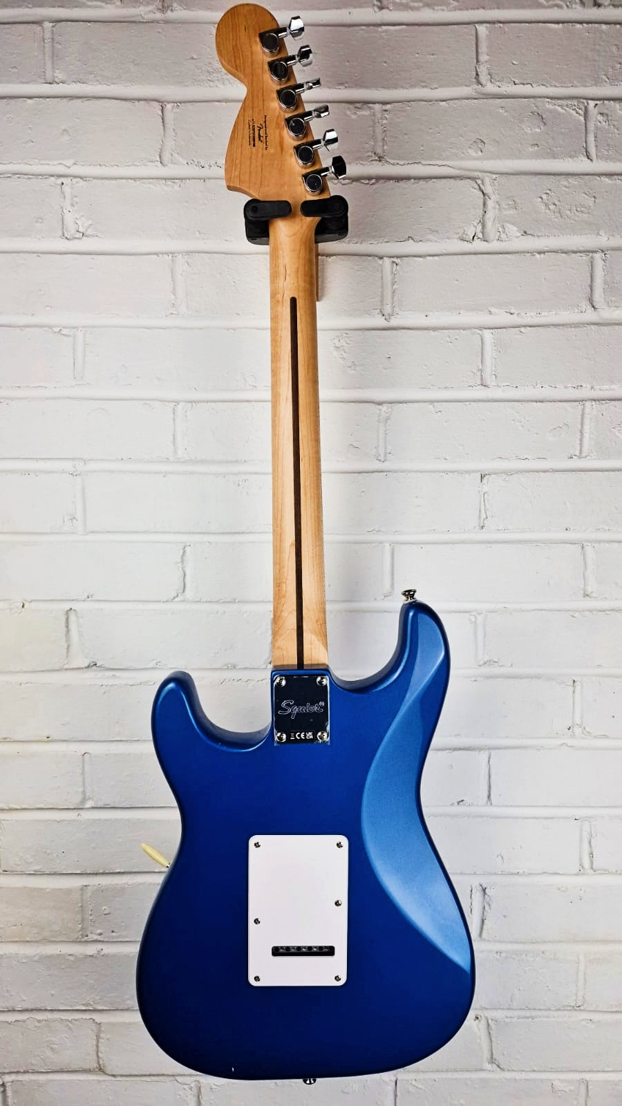 FENDER SQUIER AFFINITY STRATOCASTER BLUE WITH MAPLE NECK ELECTRIC GUITAR
