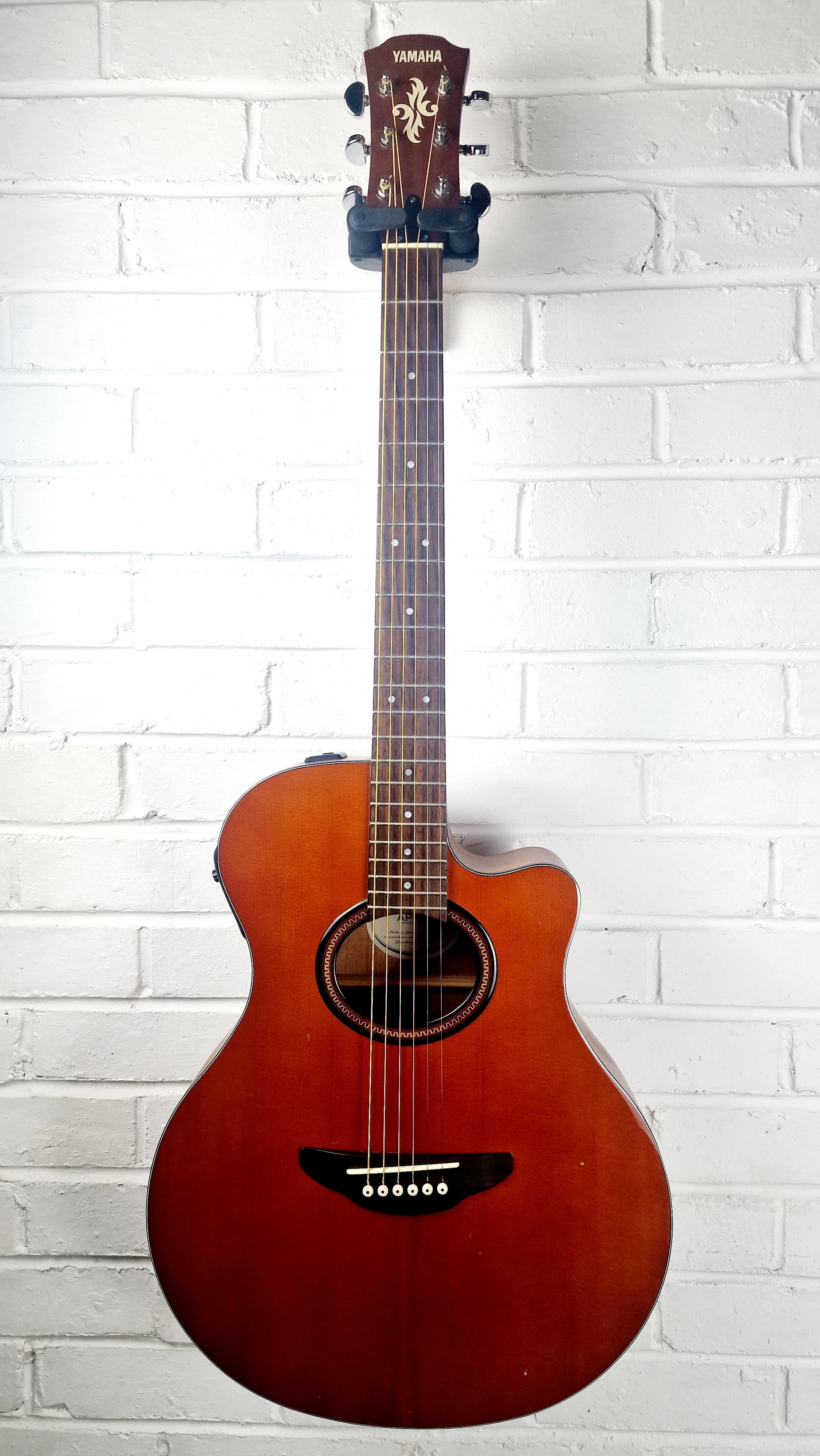 YAMAHA APX-3 NATURAL ELECTRO ACOUSTIC GUITAR